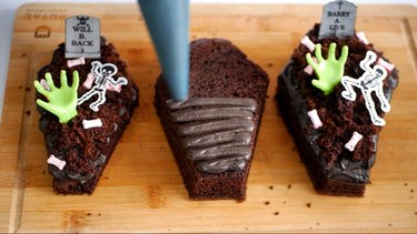 frosting chocolate coffin cakes with chocolate buttercream